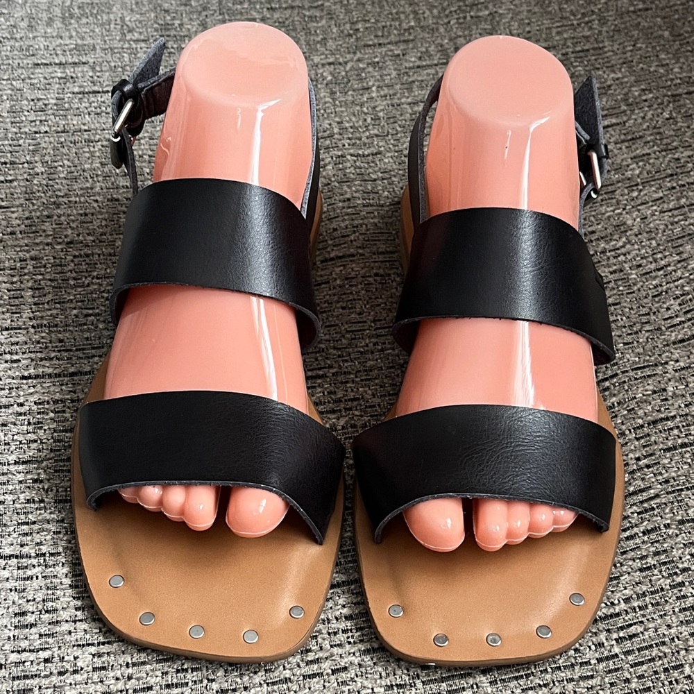 NWOT Universal Thread Black Double-Strap Buckle Sandals